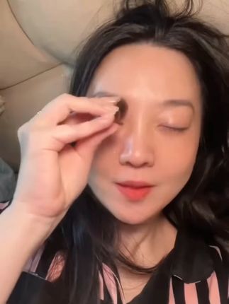 老祖宗的智慧果然厉害,几块钱的小玩意竟然作用这么大,眼睛疲劳,晚上涂眼霜都可以用它,真的好好用#护眼 #黄铜小莲蓬 #护肤 #种草 #强烈推荐