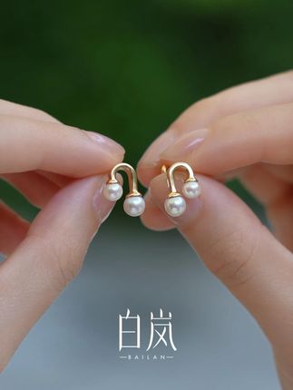 小灯泡耳钉|不用等夜幕缀满星辰,一对小灯泡珍珠耳钉,就能让耳畔常亮着温柔的光。#白岚 #白岚小灯泡耳钉 #白岚耳饰 #白岚饰品旗舰店 #时髦精城市漫游计划 ED1988 SH2510