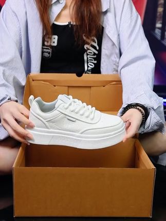 一百多就能穿上这双高级感拉满的时尚休闲鞋,超舒服的,~喜欢就赶紧冲吧!!#好穿又好搭 #百搭鞋子 #男鞋 #小白鞋 #夏季干净风穿搭