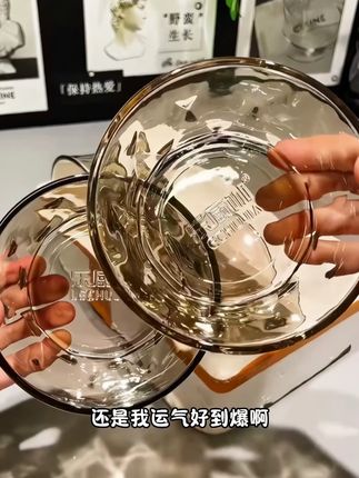 玻璃的造型高级感满满,加厚耐热的无铅玻璃,装汤盛饭也不会烫手,这个价到手4个,真的太爱了~ #玻璃碗#高档大气上档次#超便宜超划算#好物推荐🔥