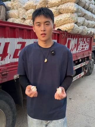 生吃辣的很,炒菜特别香~ 吃蒜用蒜多的一定要来尝试一下#优质农产品 #两三瓣大蒜