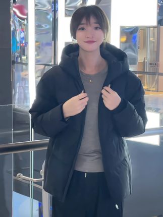 生活不是为了赶路,而是为了感受路 #波司登 #反季羽绒服 #谁穿谁好看 #轻薄羽绒服