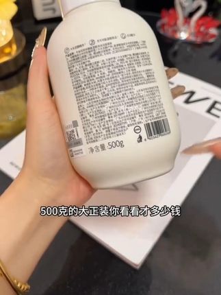 这个是半亩花田米酵氨基酸泡泡洁面慕斯,它挤出来就是这种绵密的泡泡,特别的q弹,而且它的清洁能力也很好,像平时我们涂的一些防晒隔离啊,都可以轻松的洗干净。用完之后也不需要去二次清洁,很温和,一点也不紧绷,而且它还是这种大容量的,性价比真的很高。 #泡泡洁面乳  #洁面慕斯