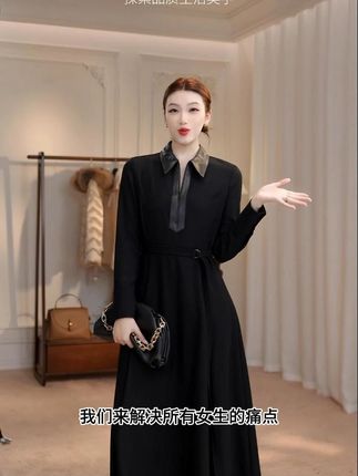 灵感源自赫本的永恒衣橱,这件小黑裙不止是服装,更是高贵的代名词。立体剪裁如第二层肌肤,勾勒出优雅身形。无论重要场合或日常约会,它都能让你自带光芒,成为人群中无法忽视的焦点。传承经典,却超越时代——这就是每个女人衣橱里必须拥有的那件“战袍”。#气质女人 #秋冬必备 #极简穿搭 #小黑裙 #显瘦穿搭