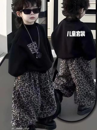 给俺儿买的这个卫衣小套装太酷了,男女童都能穿还有大码可以穿亲子装。#儿童卫衣套装 #洋气百搭 #童装 #男女同款