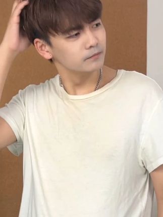 挺括有型,纯色百搭撞色减龄#男生穿搭 #短袖 #T恤 #夏季穿搭 #会穿搭的男生有多加分