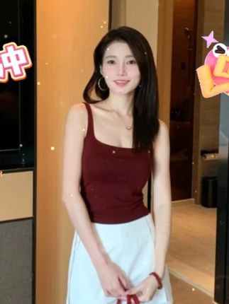 加大码宽肩带吊带背心女夏新款固定杯带胸垫外穿修身显瘦内搭上衣 #宽肩吊带背心 #固定杯吊带背心 #修身显瘦上衣 #时尚内搭 #带胸垫背心