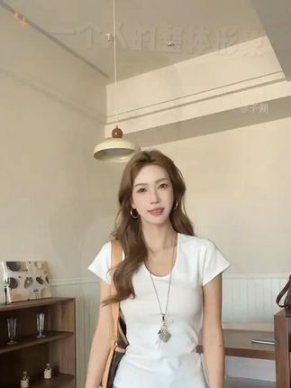 千朔2025夏季新款恋夏风U领T恤修身小众设计感纯色百搭短袖 #浅浅期待一下夏天# 谁穿谁好看 #正肩t恤# 显瘦遮肉 #夏天穿搭