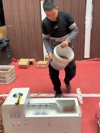 新鲜板栗,糖炒栗子真的很好吃#糖炒栗子#板栗#新鲜板栗 新鲜板栗,糖炒栗子真的很好吃#糖炒栗子 #板栗 #新鲜板栗