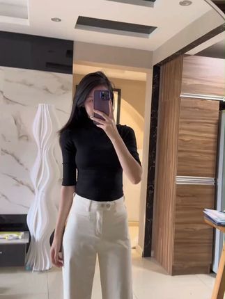米白高腰不贴腿喇叭裤女2025秋季新款慵懒宽松显瘦垂感牛仔拖地裤#显瘦穿搭 #简约搭配 #显瘦遮肉 #对镜拍 #百搭神裤