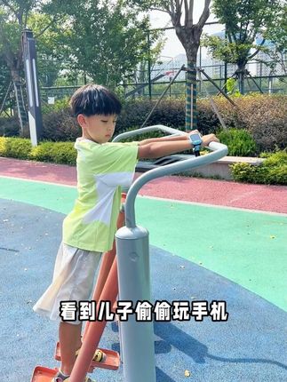 孩子太喜欢玩手机了,我压不住火气~#孩子爱玩手机怎么办 #儿童电话手表 #亲子互动