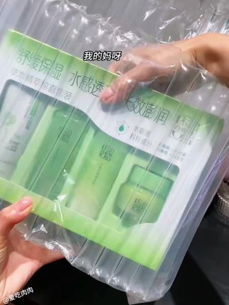 百雀羚水乳 妈妈自用都很合适!!我真的好喜欢它的质地!老牌子值得放心!!#百雀羚 #水乳洗面奶面霜 #护肤套盒 @DOU+小助手 @DOU+好生意