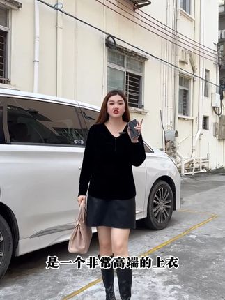 女人有多自信就有多美艳动人,胖其实不可怕,可怕的是因为胖,没了自信而不敢去打扮!#大码女装#伊自尚#秋季上新#上衣穿搭