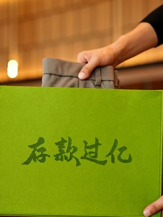 拜托,秋冬穿这条毛呢休闲裤上身效果真的帅,舒服还不显臃肿 #秋冬新款#男士休闲裤#品质男装