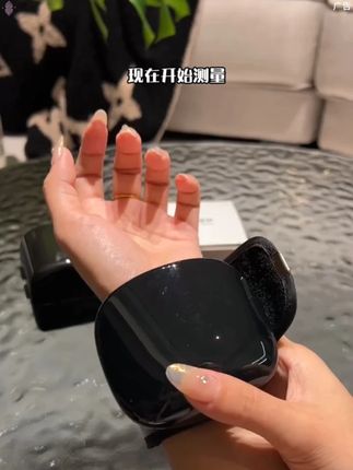 “冬天不用卷袖子!腕式血压计实测,爸妈都说方便”#测血压 #手腕式血压计 #工厂自产自销 -9.24