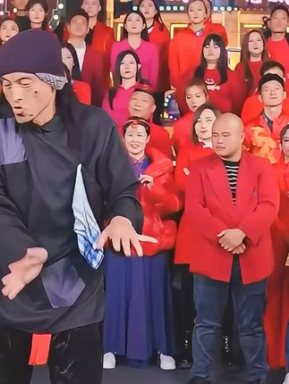 山东疯婆婆来踢馆木森大舞台,霹雳舞,机械舞带动全场,果然世界 是属于老一辈的,老年正是出来闯荡的好时机#木森 #木森大舞台 #嗨翻全场 #木森大舞台有才你就来 #多才多艺