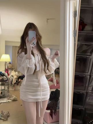 纯欲辣妹气质收腰短裙包臀裙一字肩雪纺连衣裙女秋季#显瘦穿搭#显瘦遮肉#简约搭配#显瘦#时髦精