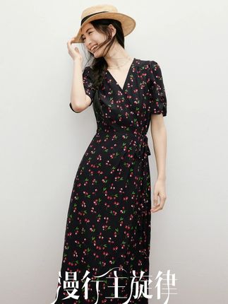 红袖2025夏季女装 【复古樱桃】收腰围裹式V领连衣裙#超便宜超划算 #高级感穿搭 #谁穿谁好看 #显瘦穿搭 #气质穿搭