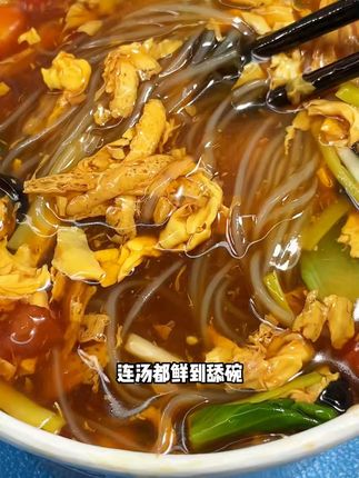 不知道吃什么的时候就来上一碗豆腐粉条菜,简直不要太满足了#白菜炖粉条#白菜炖豆腐#妈呀太香了#豆腐粉条菜