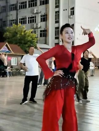 这裤子我是真的爱上了#穿搭 #裤子 #阿依莎日常练舞记录