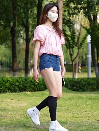 假期出门玩,千万别亏待了自己的双腿。#夏季必备 #暑假嗨玩计划 #静脉曲张袜 #压力袜 #穿搭