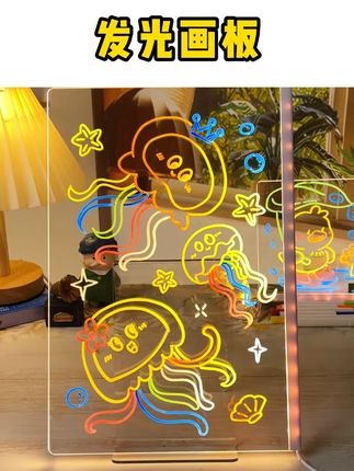 这#画板 也太能拿捏#小朋友 了,每画一笔都会发光,能反复画,画好后还能当#夜灯 摆件,真的太香了