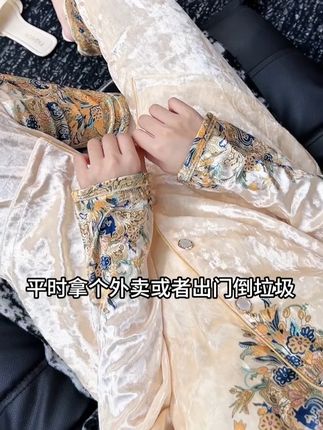 很名媛的一套金丝绒睡衣,优雅知性大方,居家轻松穿出名媛范~#新中式国风 #带胸垫睡衣 #穿出女人味 #睡衣