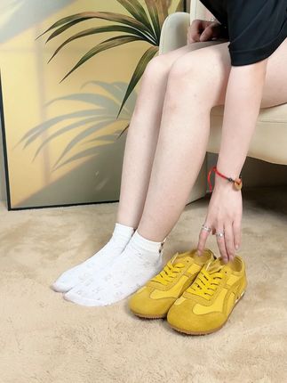 踩上去软软糯糯的!这德训鞋脚感绝了! #脚宽脚胖都可以#上脚轻便舒适#软底软面穿上超舒服#好穿又好搭#不闷脚不臭脚