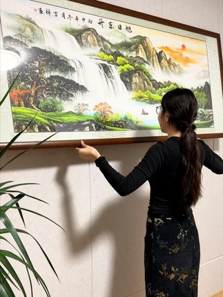 客户来公司谈合作, 目光总忍不住停在会议室的旭日东升山水画上 直夸这画选得好#旭日东升 #客厅挂画 #办公室挂画 #挂画 #装饰画