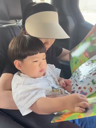出发去三亚咯 开启自驾游 如山果冻贴纸书 朱晋麟嘎嘎喜欢自己能玩半小时以上 可以反复玩 孩子安静的秘密 #果冻贴纸 #儿童玩具 #儿童贴纸