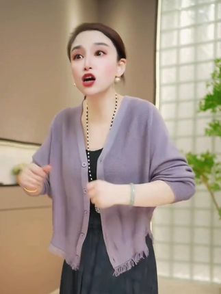 2025春秋新款!女士流苏V领针织开衫宽松大码超迷人 #宽松大码外套 #春秋针织开衫 #宽松大码女装 #2025春秋新款 #宽松大码上衣