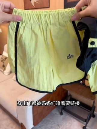 献给孩子的童诗集。治愈人心又充满想象力的童诗,于睡前温暖的灯光下陪伴孩子一起读一读,随便一句写进作文里,都是锦上添花,作文想不拿高分都难~#作文素材 #好书分享 #让阅读成为一种习惯 #童诗 #图文热点来了