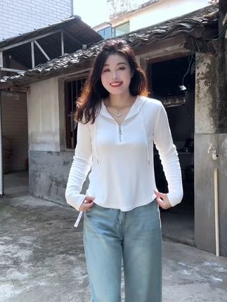 早秋上衣半拉链连帽衫显瘦打底5703修身显瘦上衣#早秋穿搭 #连帽衫 #显瘦打底 #时尚上衣 #秋季必备