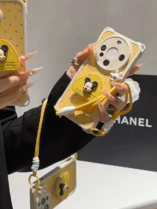 谁能拒绝这么可爱的波点米奇支架挂绳手机壳呀~好朋友,请给我安排 谢谢!#这个手机壳真的长在我心巴上了 #是时候安排一下了 #阔爱炸了 #仙女必备