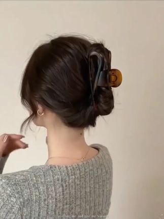 复古亚克力抓夹女新款高级感鲨鱼夹大号简约后脑勺发夹春百搭发饰超有设计感的抓夹简约又大气,这谁能拒绝啊!#夏日清凉发型 #美出高级感 #抓夹 #头饰发饰 #抓夹轻奢高级感