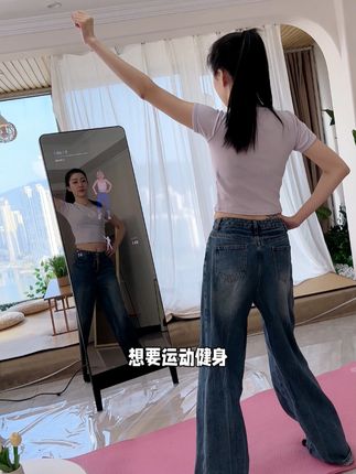 在家随时跟着智能健身镜，明星教练1v1指导，18大类课程全家用，还能唱歌听音乐玩游戏#小度小度     #居家锻炼  #减肥  #减脂  #瘦身