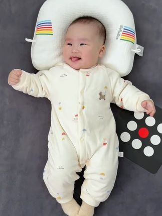 天气一天比一天冷了,小宝宝的这种夹棉小哈衣要提前准备起来了,软乎乎糯叽叽的,宝宝贴肤穿很舒服,男女宝颜色都有,妈妈们快安排 #婴幼儿服饰 #宝宝夹棉连体衣 #面料柔软舒适