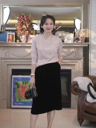 我是摩羯黑标黑金丝绒半裙 桑蚕丝绒毛复古H型秋冬裙子#品质女装 #穿出高级感 #高级感穿搭 #丝绒半裙 #三妈的穿搭