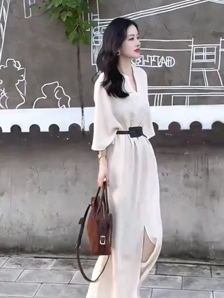 大码胖mm巨好看气质高级感连衣裙女2025早秋新款今年流行长 大码胖mm巨好看气质高级感连衣裙女2025早秋新款今年流行长款裙子#品质女装 #穿出高级感 #时尚 #显高显瘦显腿长 #每日穿搭