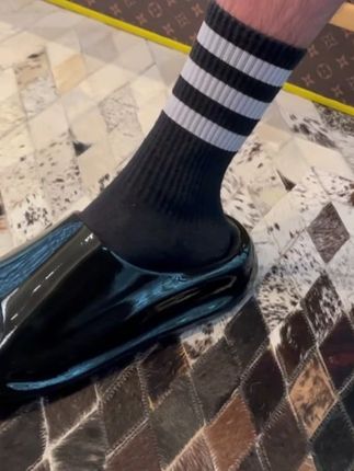 夏天还没一双帅气的拖鞋,这款潮流百搭,自带增高,简直不要太合适!#拖鞋  #夏季穿搭  #宝藏鞋子