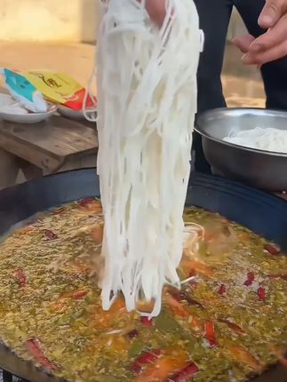 云南新鲜米线,拿来煮汤粉炒粉,凉拌粉味道太正宗了#超好吃 #家乡味 #湿米粉 #嗦粉