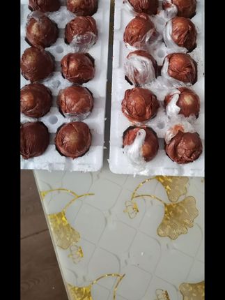 别再吃那些齁咸流油的咸鸭蛋了,试试这个少盐慢腌的农家土鸭蛋, 现吃现煮,蛋黄起沙,蛋白微微咸!#咸鸭蛋 #鸭蛋 #下饭神器