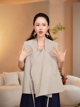 亦止·像古籍残页,斑驳中藏着文明的密语 #夏季新款#跟电子闺蜜晒红人秋日穿搭#十三娘#初见十三娘