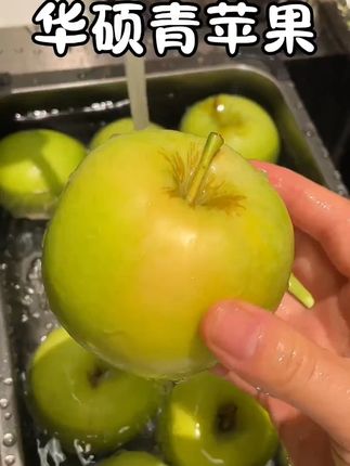 青苹果 酸甜可口 皮薄酥脆 细腻无渣没吃过的一定要试试# 新鲜应季水果 # 苹果