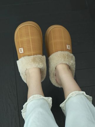 毛绒超级柔软!谁会拒绝颜值这么高又保暖的棉拖呀!!!#软软又暖暖 #云朵般柔软 #温暖的过冬就靠你了 #棉拖鞋 #秋冬必备