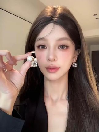 嘀咕家 铜合金仿珍珠耳饰 复古方钻吊坠珍珠耳环多种戴法耳钉耳饰#耳饰推荐 #复古耳饰 #多戴法耳饰 #珍珠耳饰 #时尚配饰