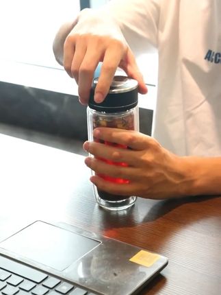 高硼硅玻璃耐冷热,人体工学握感超舒服,装热饮不烫、冰饮不留水#鹅蛋杯 #玻璃杯 #茶杯