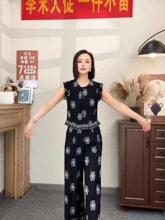 夏季新款民族风印花圆领无袖马甲阔腿裤套装 #品质女装 #减龄穿搭 #遮肉显瘦 #面料柔软舒适 #遮肉显瘦穿搭