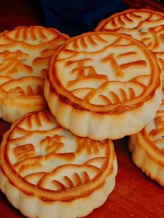 9块9到手20个老式五仁月饼,皮薄馅厚,还是儿时的味道 #五仁月饼 #太好吃了 #老式五仁月饼#中秋佳节 #口感沙软