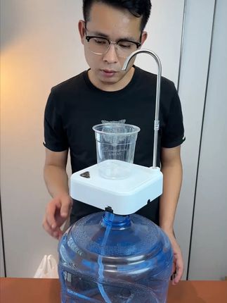 桶装水秒变智能饮水台?真有那么方便好用吗#桶装水 #电动抽水器 #种草好物 #抽水器